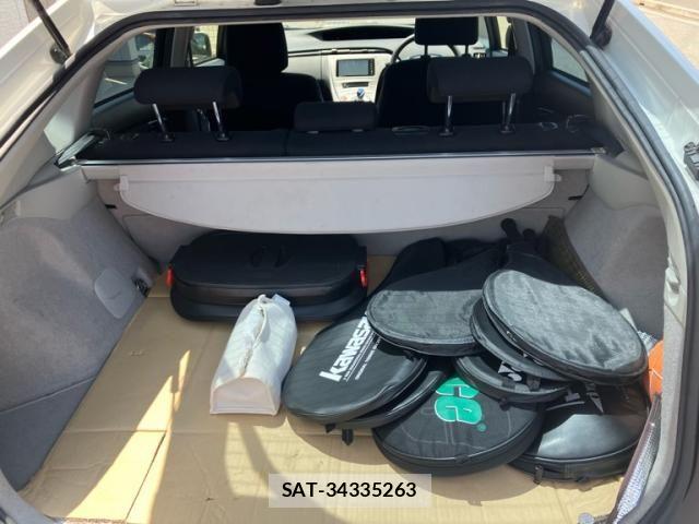 Toyota PRIUS 2014-04 8131955-6