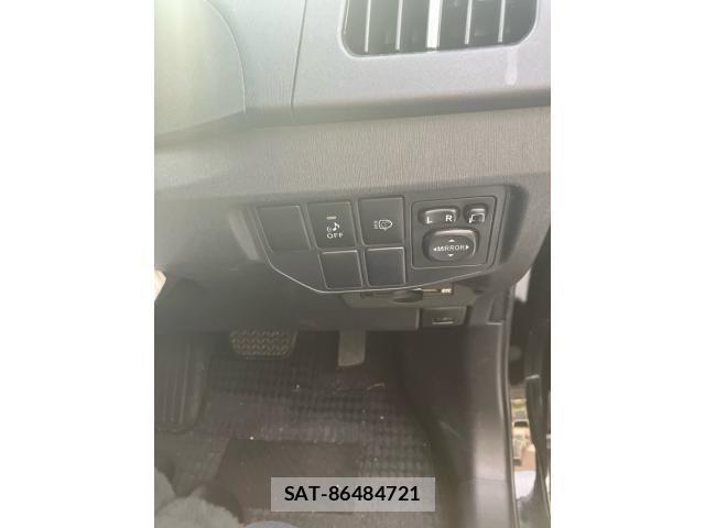 Toyota PRIUS 2013-08 8131963-12
