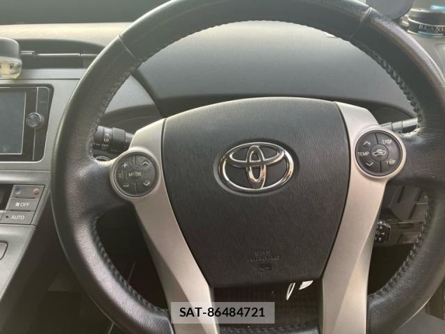 Toyota PRIUS 2013-08 8131963-13