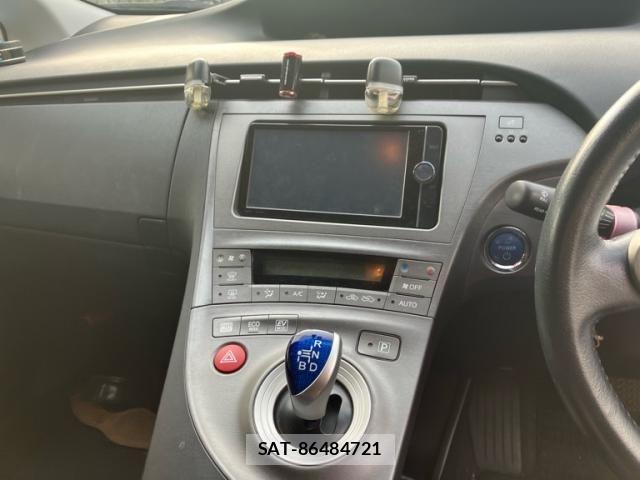 Toyota PRIUS 2013-08 8131963-15