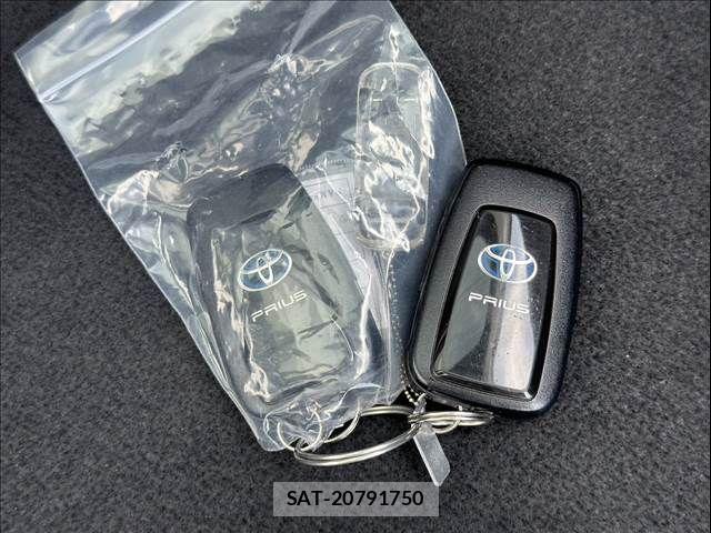 Toyota PRIUS 2017-11 8131933-12