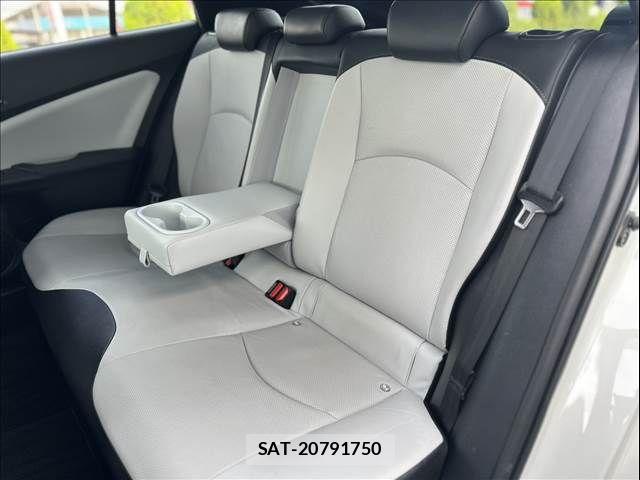 Toyota PRIUS 2017-11 8131933-18