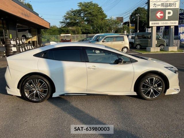 Toyota PRIUS 2025-04 8146421-16