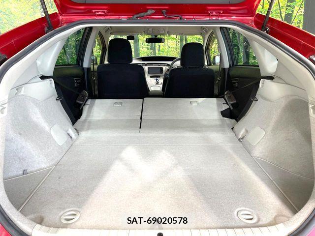 Toyota PRIUS 2015-03 8146469-9
