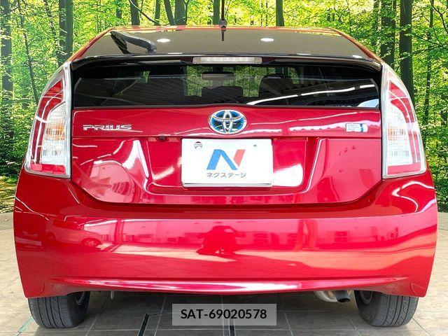 Toyota PRIUS 2015-03 8146469-14