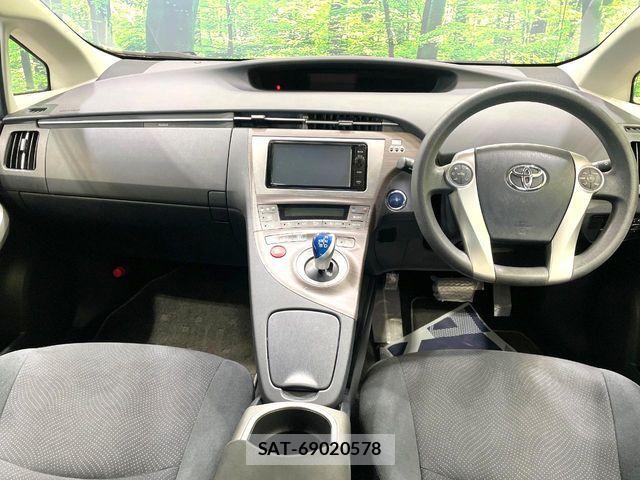 Toyota PRIUS 2015-03 8146469-1
