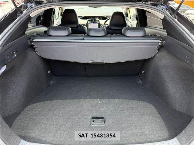 Toyota PRIUS 2016-03 8146463-19