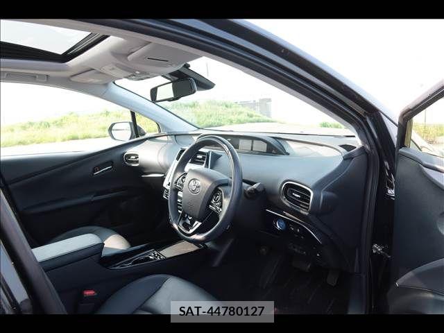 Toyota PRIUS 2021-11 8146452-10