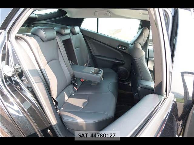 Toyota PRIUS 2021-11 8146452-14