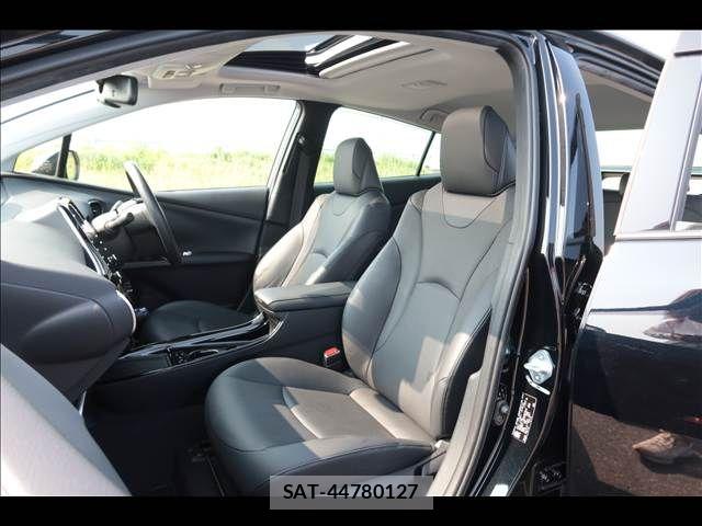 Toyota PRIUS 2021-11 8146452-16