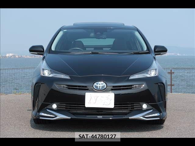 Toyota PRIUS 2021-11 8146452-1
