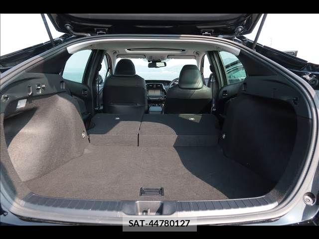 Toyota PRIUS 2021-11 8146452-19