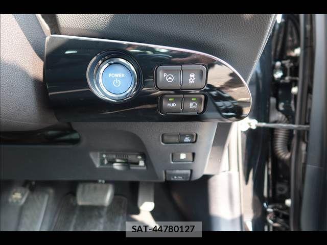 Toyota PRIUS 2021-11 8146452-24