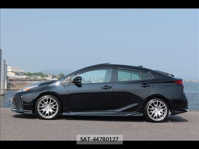 Toyota PRIUS 2021-11 8146452-2