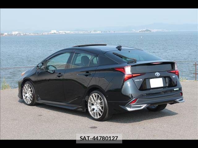 Toyota PRIUS 2021-11 8146452-3