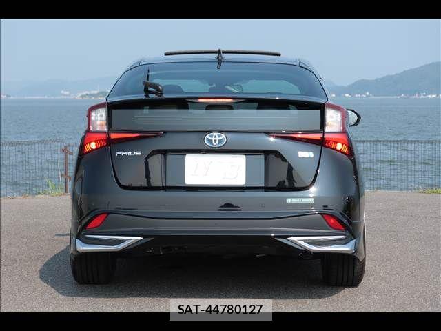 Toyota PRIUS 2021-11 8146452-4