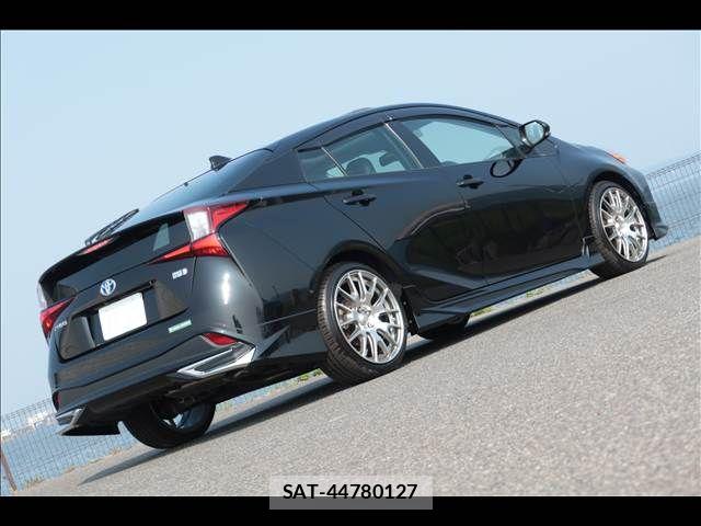 Toyota PRIUS 2021-11 8146452-7