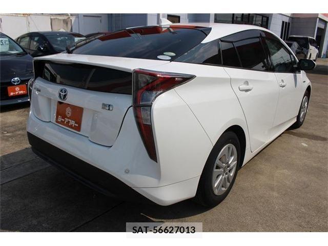 Toyota PRIUS 2018-06 8146461-12