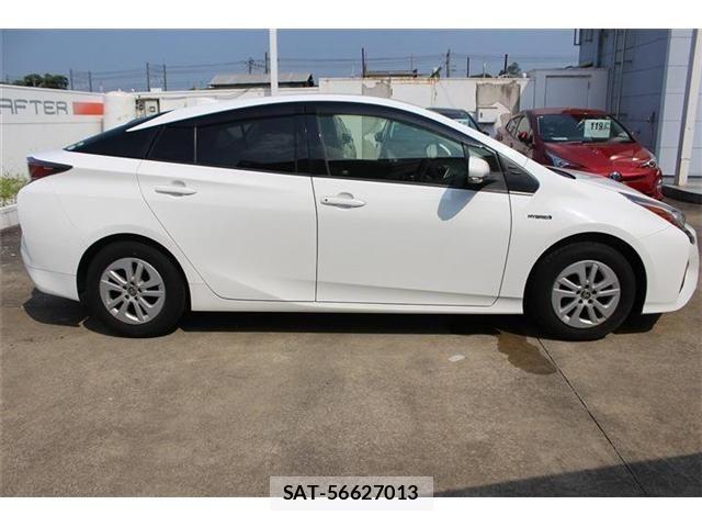 Toyota PRIUS 2018-06 8146461-13