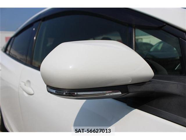 Toyota PRIUS 2018-06 8146461-16