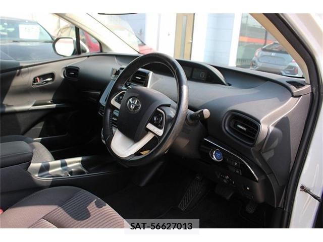 Toyota PRIUS 2018-06 8146461-27