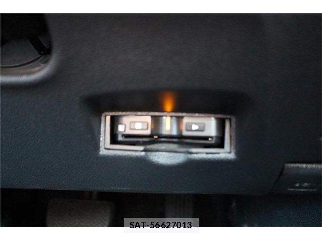 Toyota PRIUS 2018-06 8146461-4