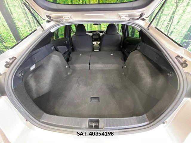 Toyota PRIUS 2016-01 8146458-9