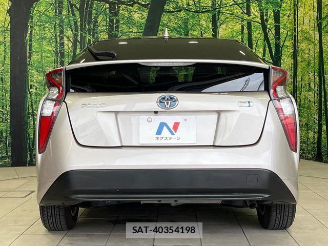 Toyota PRIUS 2016-01 8146458-14