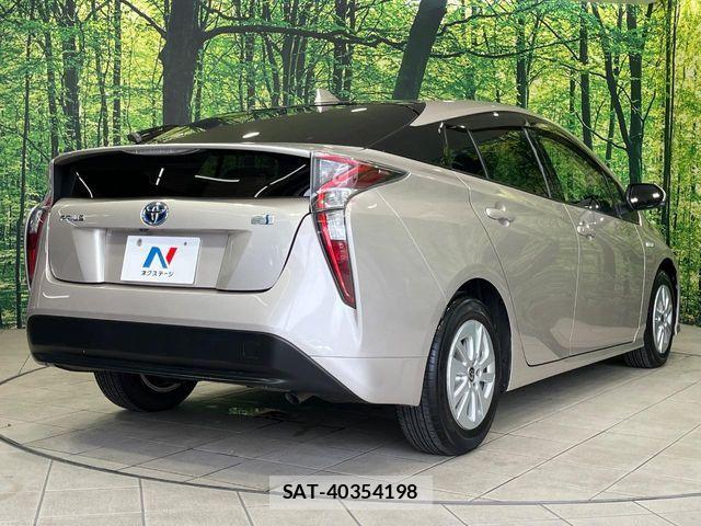 Toyota PRIUS 2016-01 8146458-16