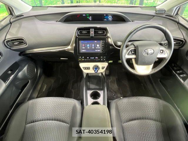 Toyota PRIUS 2016-01 8146458-1