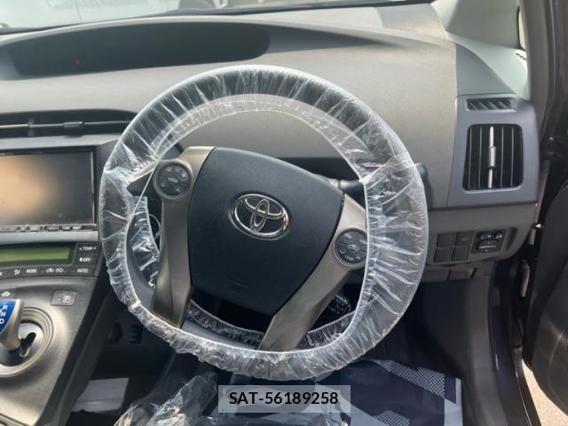 Toyota PRIUS 2011-02 8146472-14