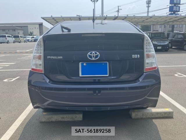 Toyota PRIUS 2011-02 8146472-1