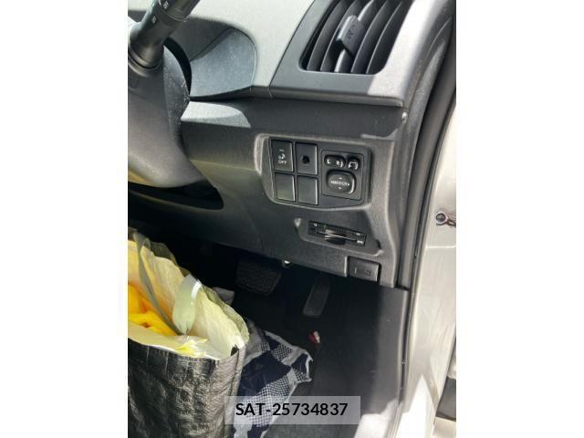 Toyota PRIUS 2012-06 8146474-22