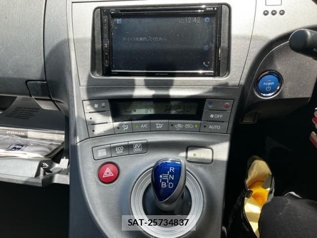 Toyota PRIUS 2012-06 8146474-25