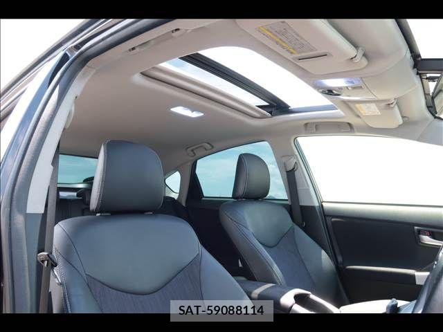 Toyota PRIUS 2013-08 8146467-12