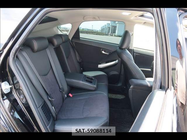 Toyota PRIUS 2013-08 8146467-14
