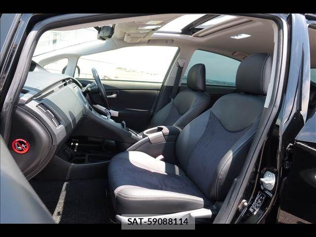 Toyota PRIUS 2013-08 8146467-15