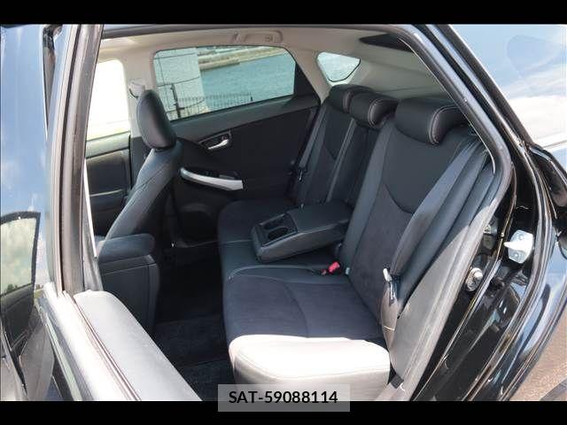 Toyota PRIUS 2013-08 8146467-16