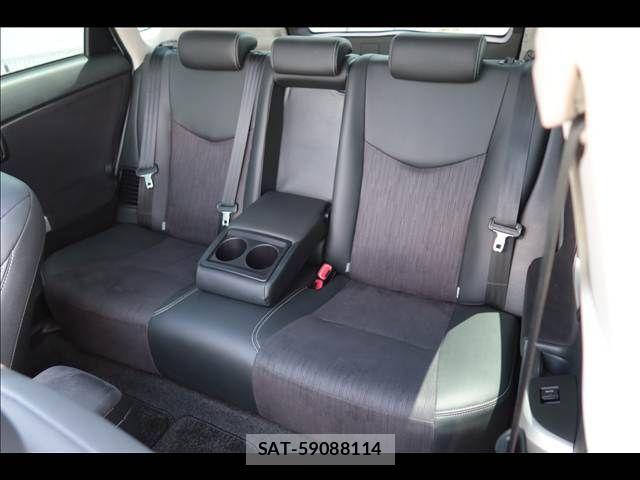 Toyota PRIUS 2013-08 8146467-17