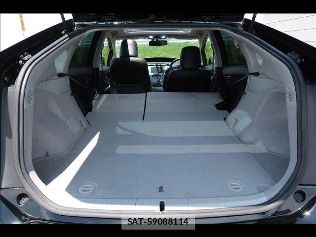 Toyota PRIUS 2013-08 8146467-18