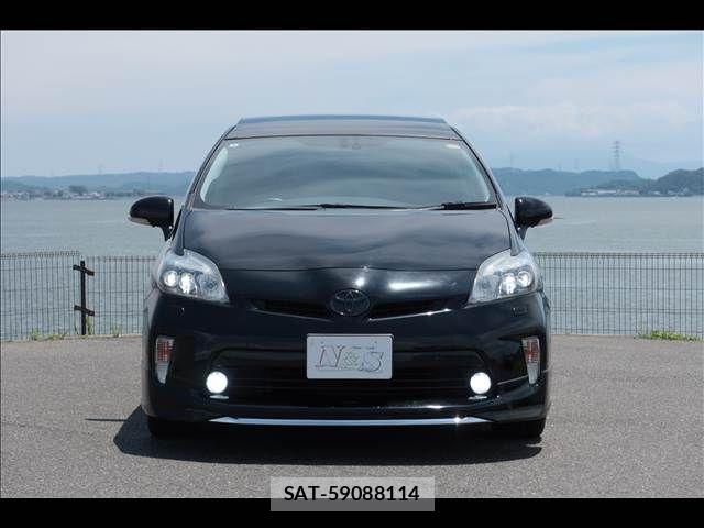 Toyota PRIUS 2013-08 8146467-1