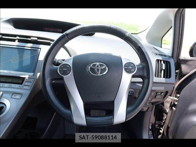 Toyota PRIUS 2013-08 8146467-25