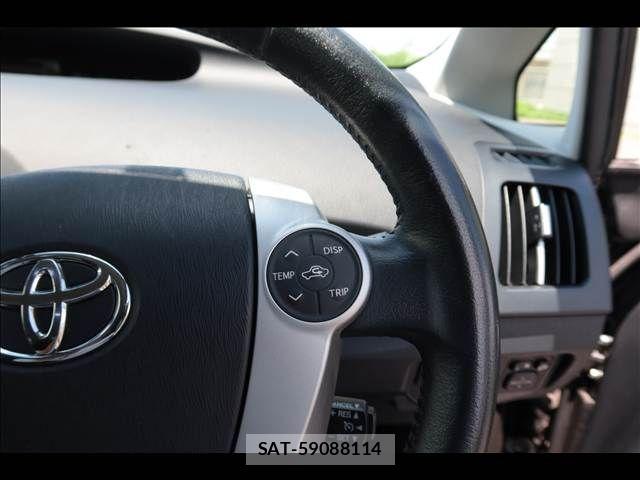 Toyota PRIUS 2013-08 8146467-26