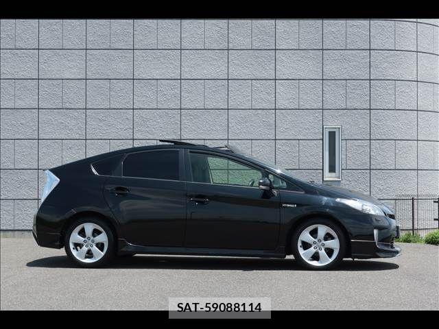 Toyota PRIUS 2013-08 8146467-2
