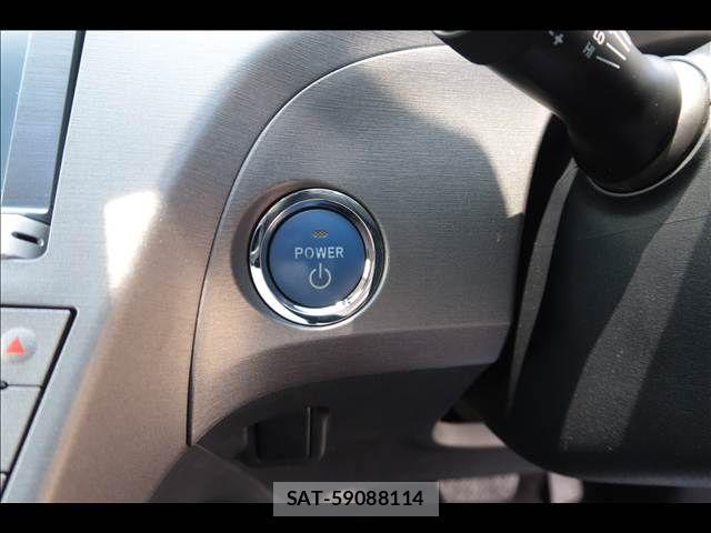 Toyota PRIUS 2013-08 8146467-29