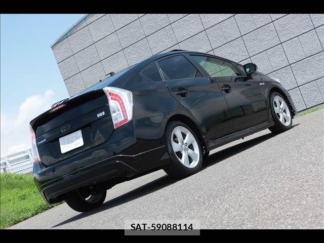 Toyota PRIUS 2013-08 8146467-3