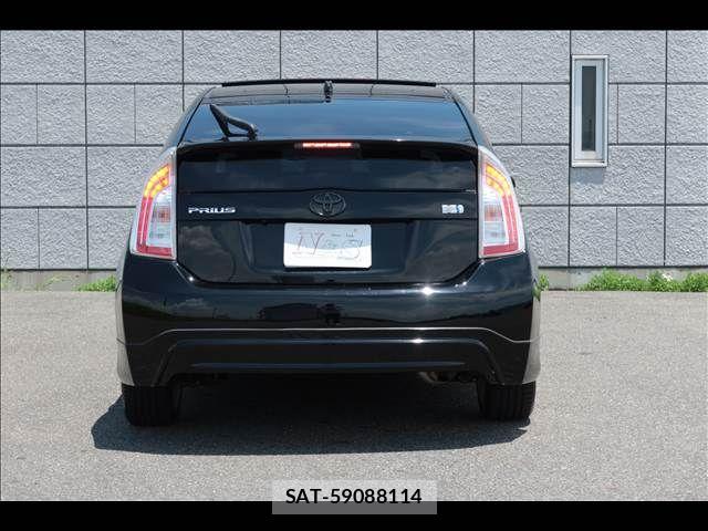 Toyota PRIUS 2013-08 8146467-4