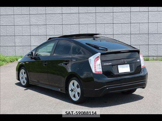 Toyota PRIUS 2013-08 8146467-7