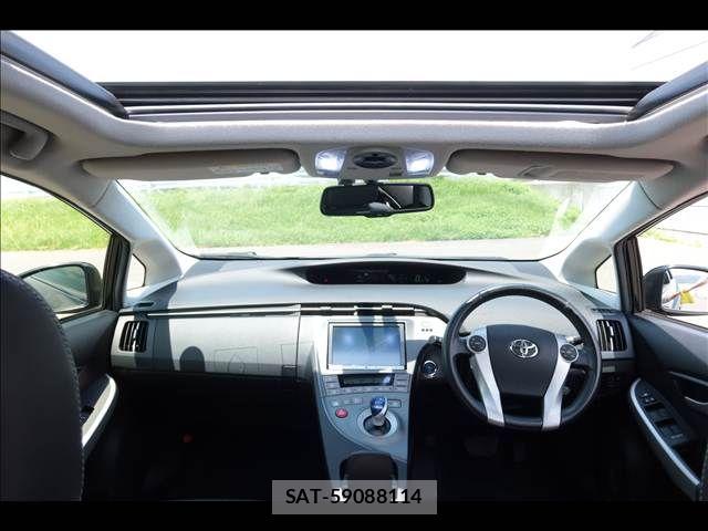 Toyota PRIUS 2013-08 8146467-8