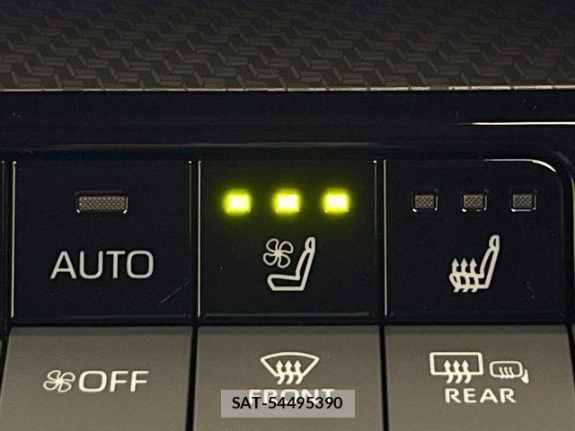 Toyota PRIUS 2023-05 8146447-5